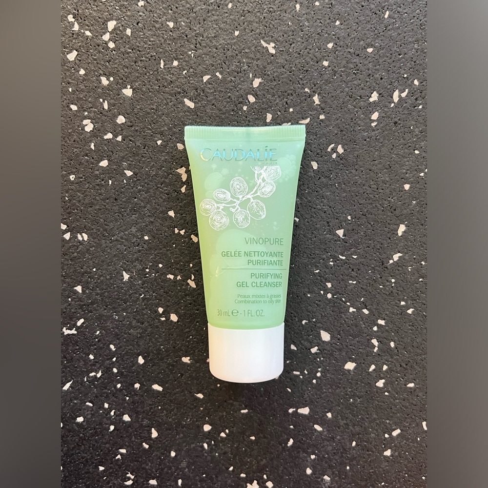 CAUDALÍE | Vinopure Pore Purifying Gel Cleanser 30mL - Picture 4 of 5